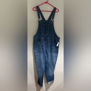 Old navy overalls. Size 18 ( definitely don’t fit like an 18)